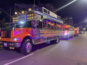 Tour Chiva Rumbera por Alumbrado de Medellin con Fiesta y Musica