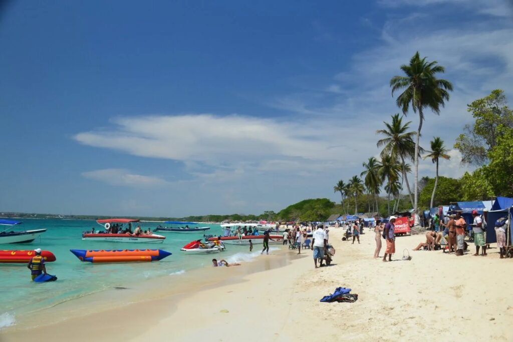 Tour a 5 Islas del Rosario en Bote Deportivo, Almuerzo y Snorkel