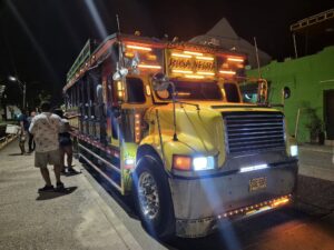Tour en Chiva Rumbera con Música Fiesta y Diversión en Cartagena