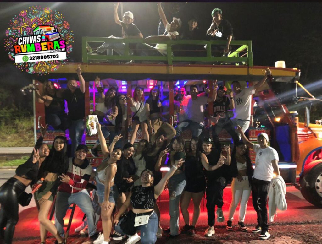 Tour Chiva Rumbera por Alumbrado de Medellin con Fiesta y Musica