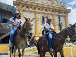 Excursion en Caballo y Tour del Cafe con Almuerzo y Refrigerio