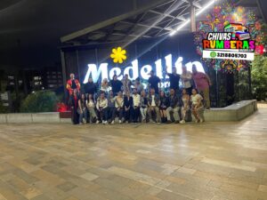 Tour Chiva Rumbera por Alumbrado de Medellin con Fiesta y Musica