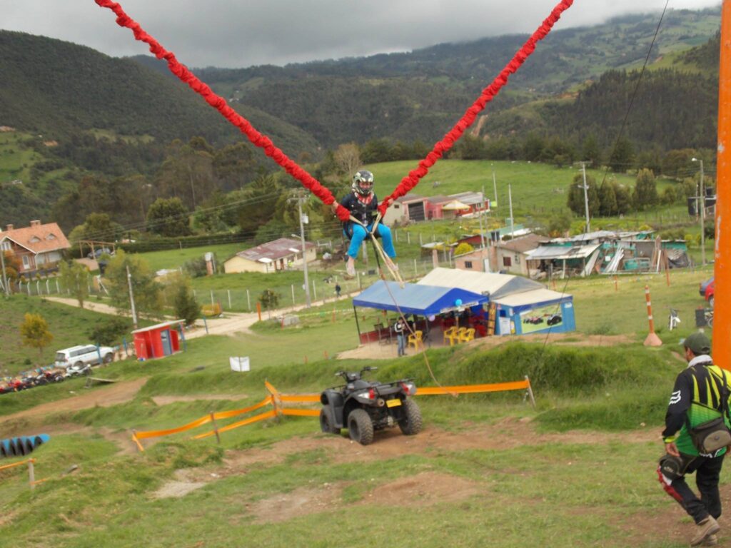 Salto Extremo de 30 Metros: Adrenalina Pura en La Calera