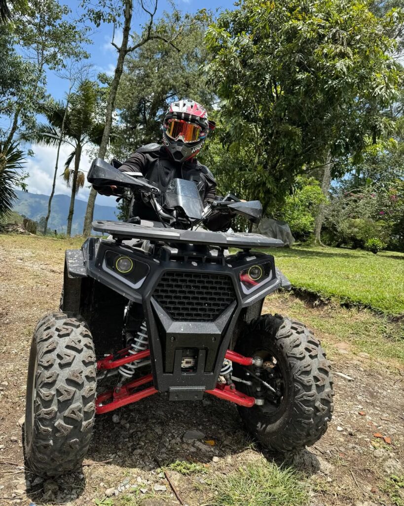 Aventura en Cuatrimoto 4x4 por las Montañas y Bosques de Medellin