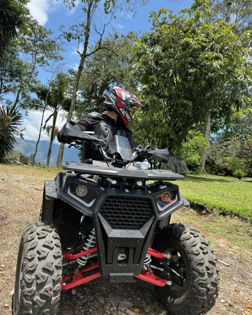 Aventura en Cuatrimoto 4x4 por las Montañas y Bosques de Medellin