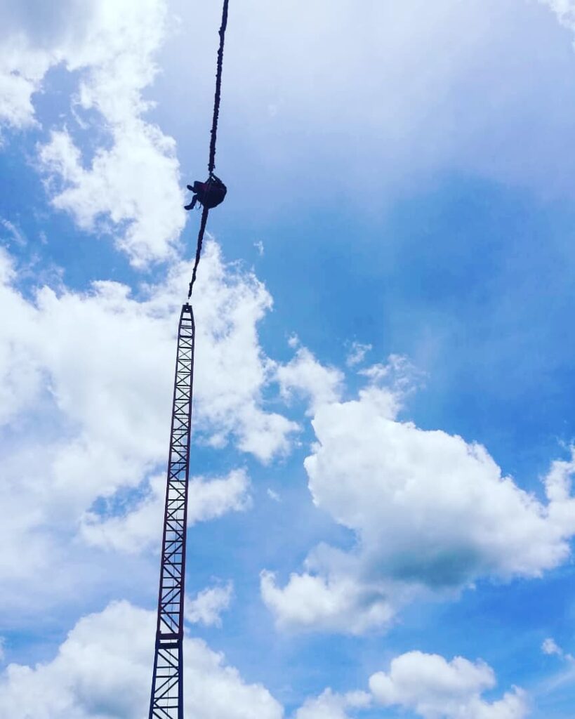 Salto Extremo de 30 Metros: Adrenalina Pura en La Calera
