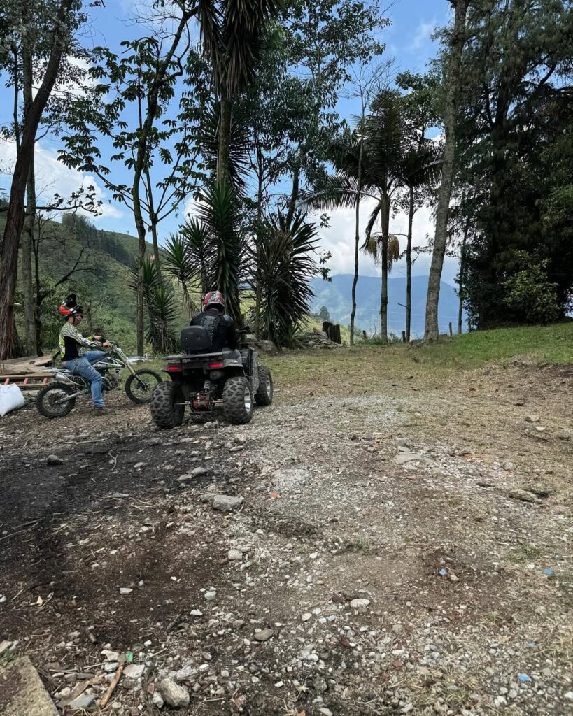 Aventura en Cuatrimoto 4x4 por las Montañas y Bosques de Medellin