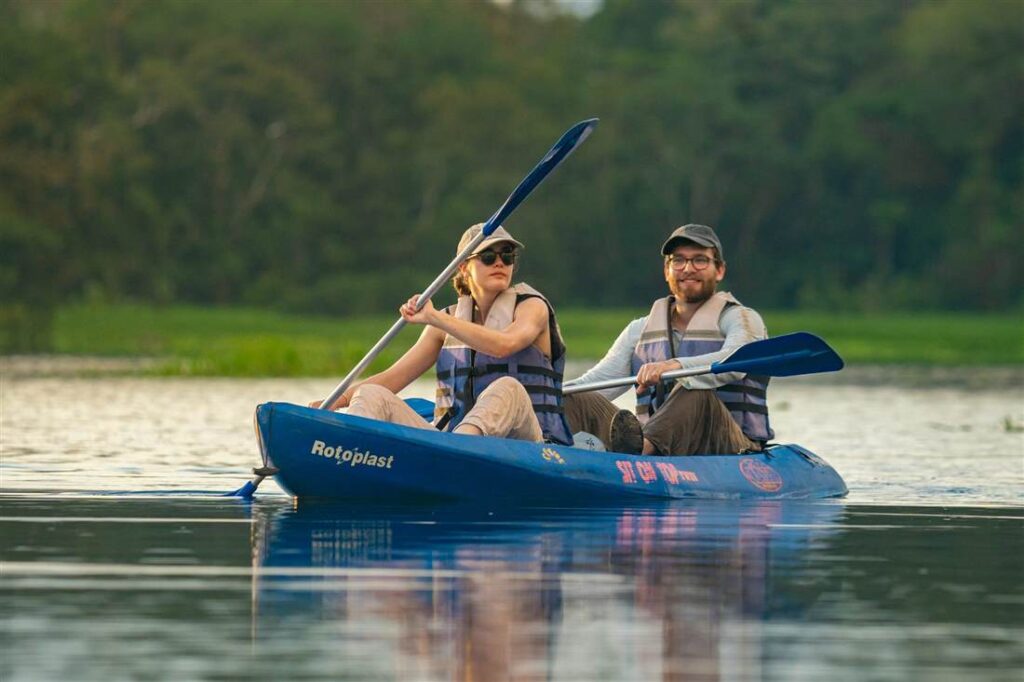 Kayak o Canotaje en el Amazonas – Naturaleza y Aventura